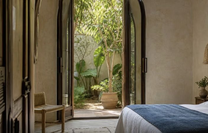Chambre ouverte sur le jardin